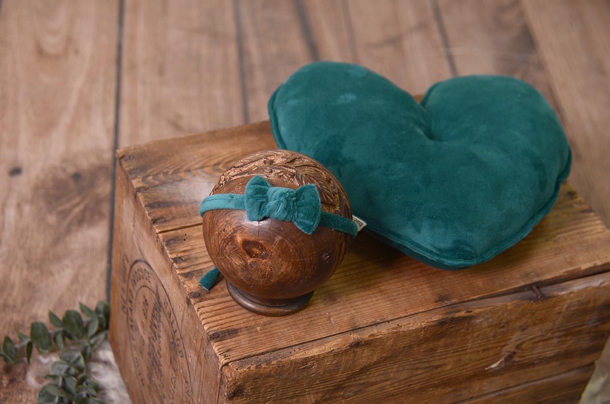 Set de cojín y tocado verde botella
