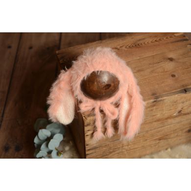 Bonnet avec oreilles lapin à poils rose bébé