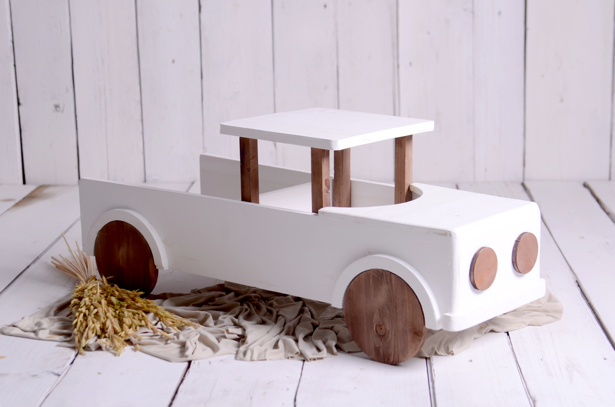 Camionnette rustique blanche