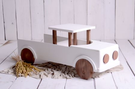 Kleinlastwagen in Weiß