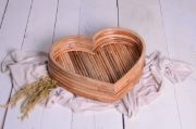 Heart-shaped bowl in rattan