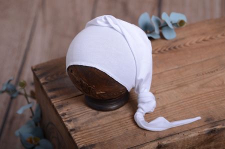 White long stitch hat with knot