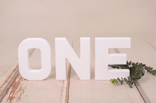 Letras ONE blanco 20 cm