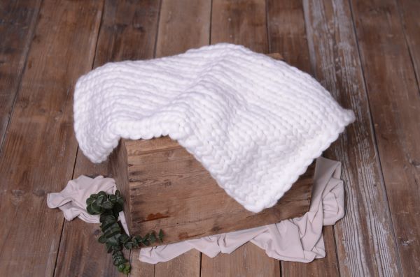 White plaited blanket 