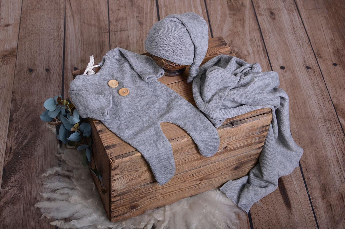 Set de wrap, gorro y pijama de punto gris jaspeado
