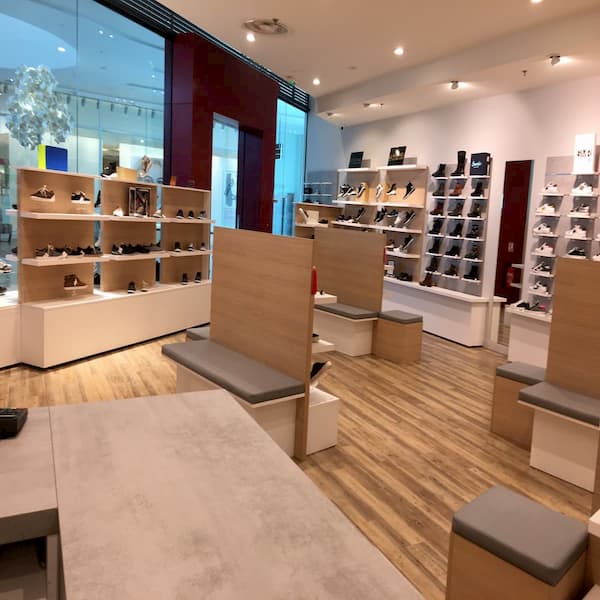 carré shoes : photo magasin de chaussures de marque