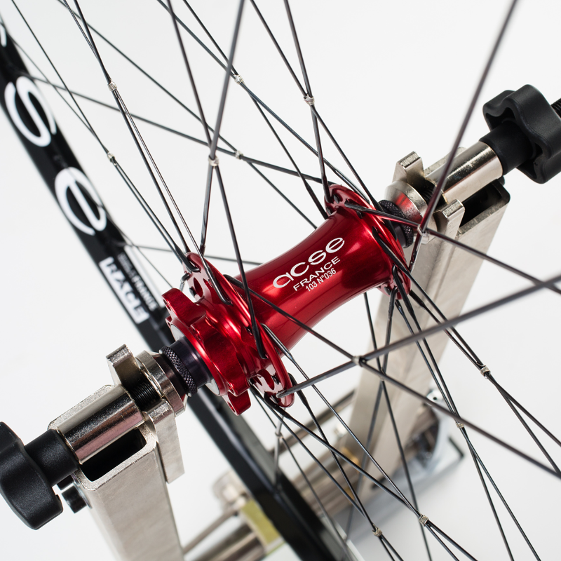 adaptor for 12, 15 and 20mm through axle wheels on truing stand