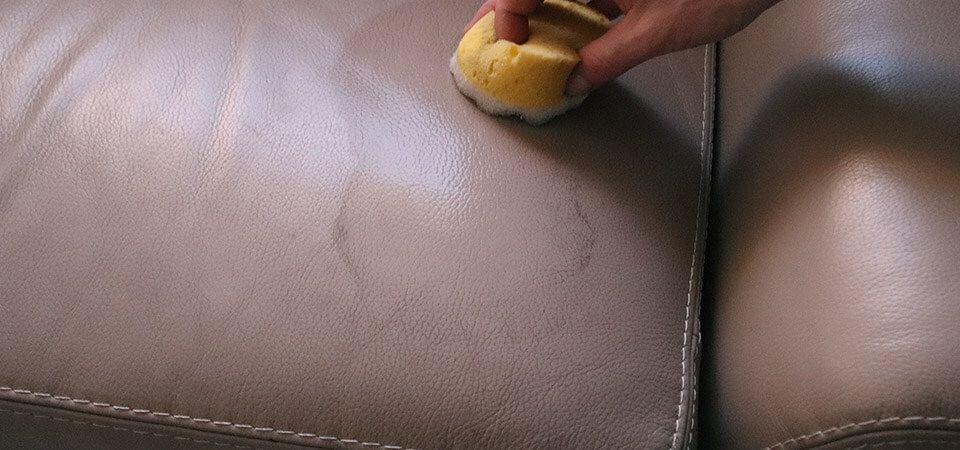 Vidéo - Comment nettoyer un canapé en cuir ?