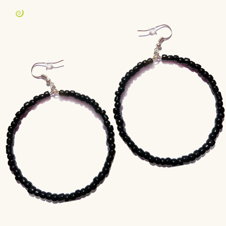 Boucles d'oreilles style créoles anneaux en perles noires