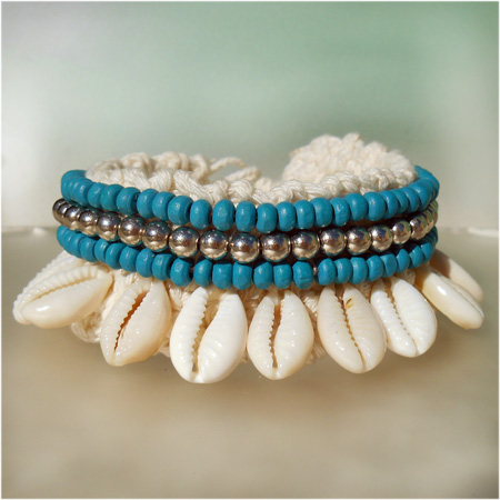 Bracelet en coton et Coquillages Cauris Perles Bleu et Argenté