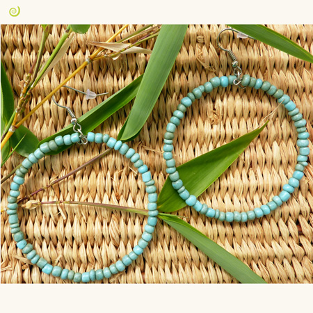 Boucles d'oreilles anneaux style créoles en perles de rocaille turquoise