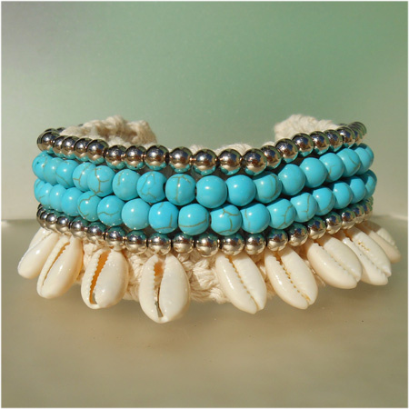 Bracelet pour Poignet ou Cheville en Crochet et Coquillages Cauris Perles Turquoises et argentées