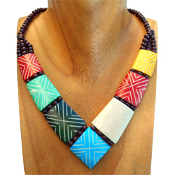 Collier Ethnique Multicolore Plastron en pointe Pièces en Os Artisanat Indonésien