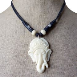 Collier pendentif tête de Ganesh en os sculpté longueur ajustable