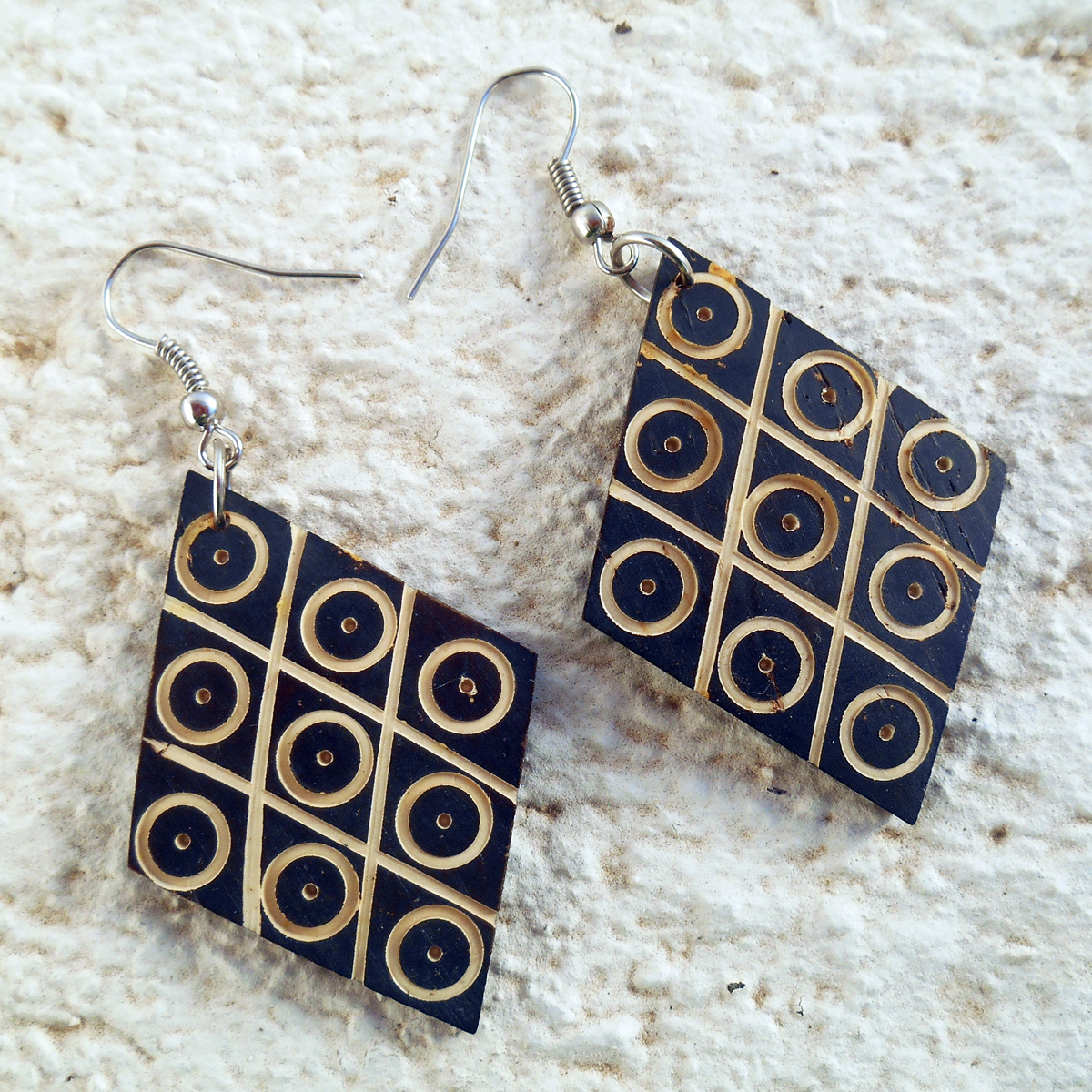 Boucles d'Oreilles Originales Losanges en Noix de Coco gravée