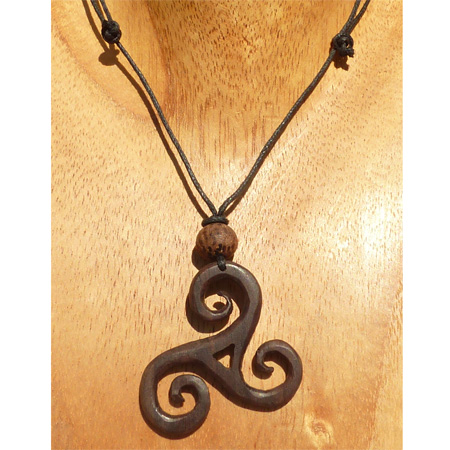 Collier cordon pendentif Triskel en bois 