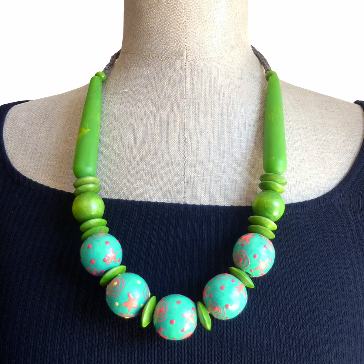 Collier vert original en bois perles rondes peintes à la main