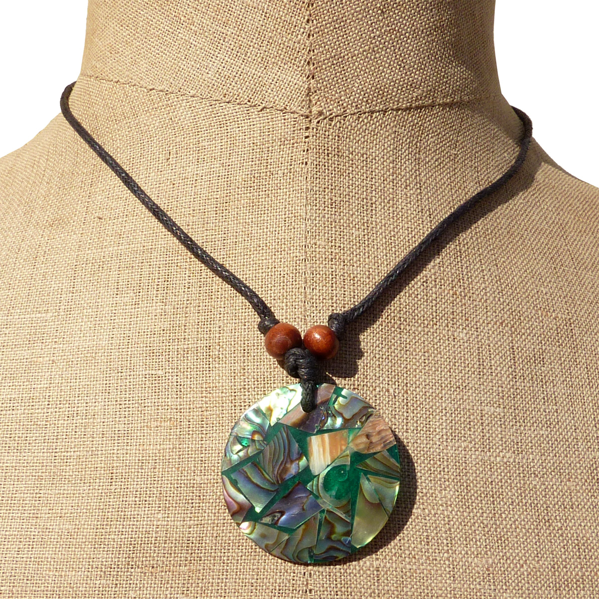 Collier cordon pendentif nacre abalone sur résine
