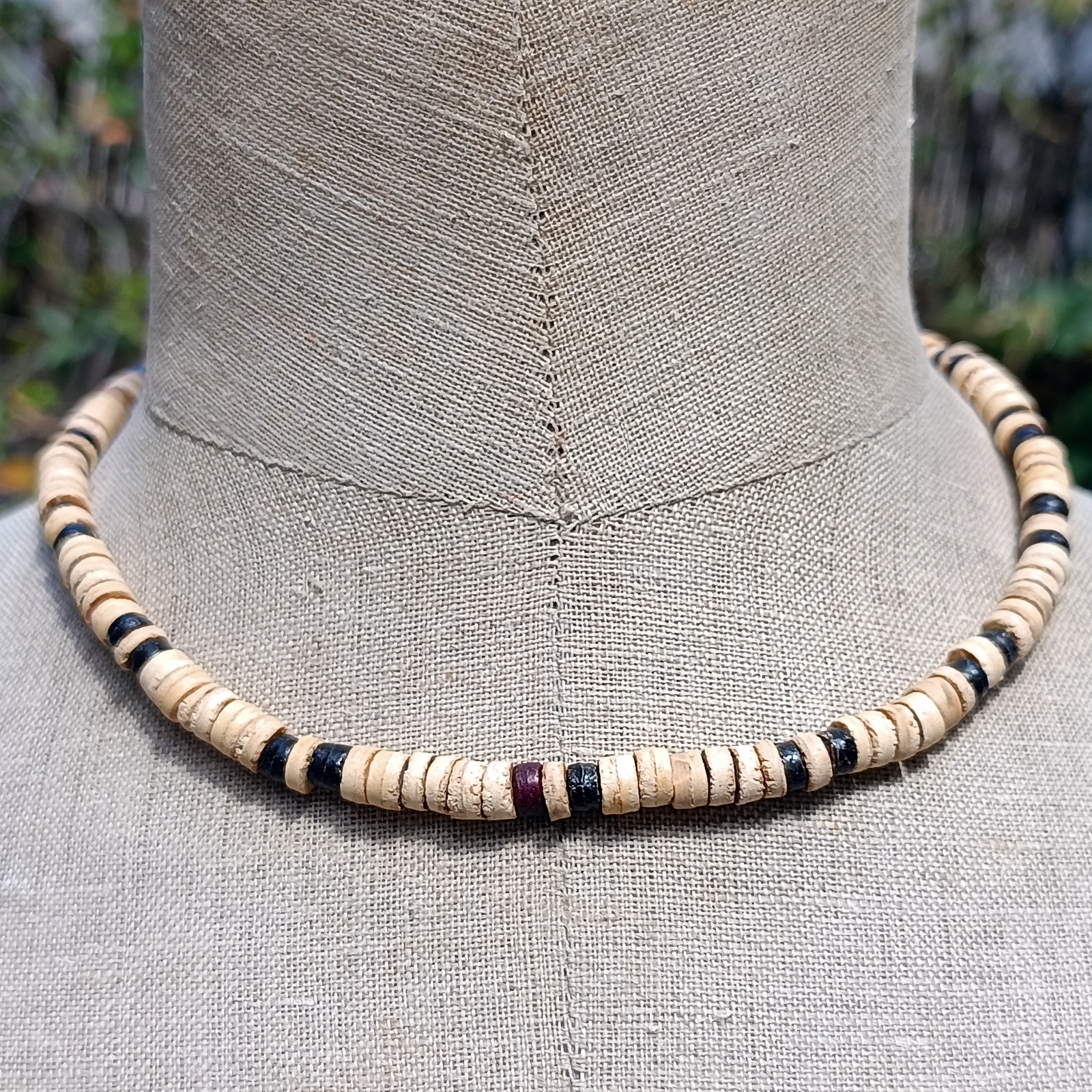 Collier Surfeur Original Perles en Noix de Coco Beige Noir