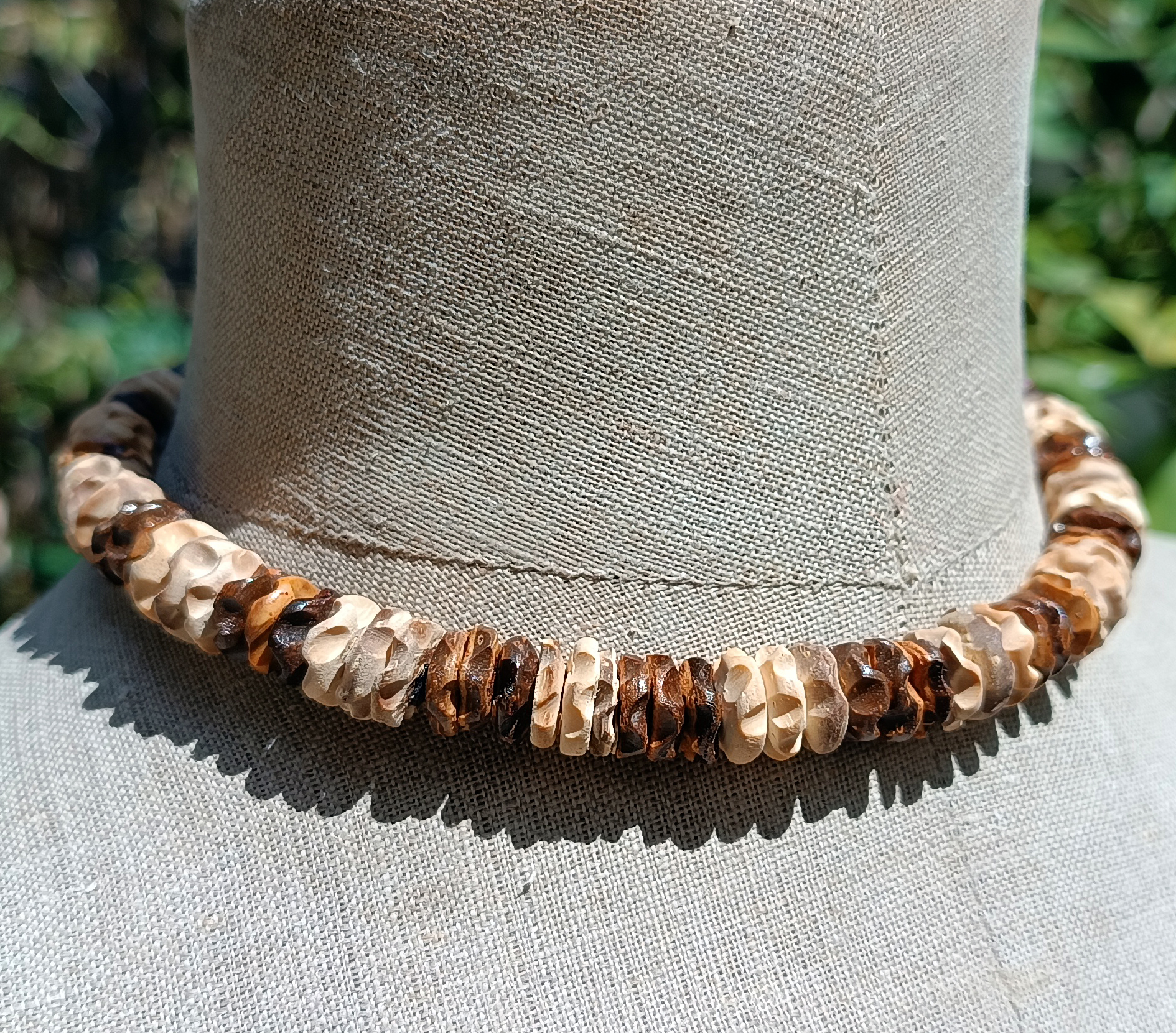 Collier Surfeur Original ras de cou Perles en Noix de Coco Artisanat de Bali