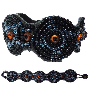 Bracelet noir et gris broderie de perles de rocaille et perles en coco
