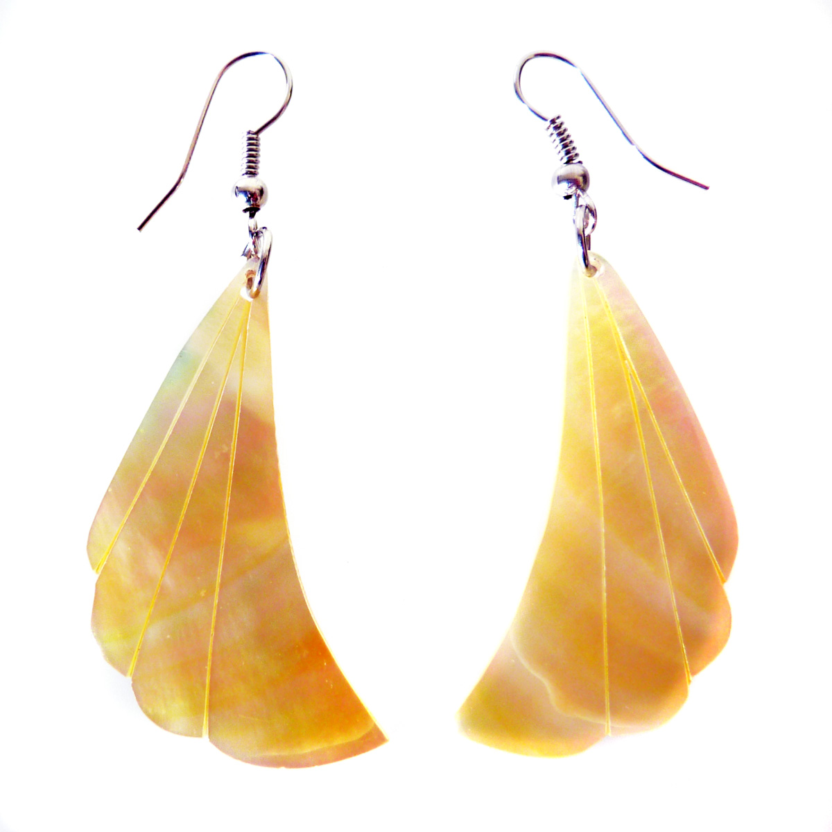 Boucles d'oreilles artisanales en nacre jaunes forme originale