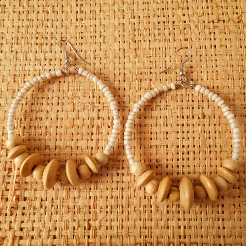 Boucles d'Oreilles Anneaux Style Créoles Perles Rocailles et Bois Couleurs naturelles