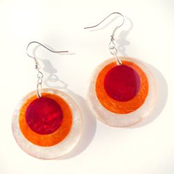 Boucles d'oreilles originales en nacre Cercles oranges et rouges
