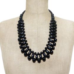 Collier noir original en perles de bois teinté