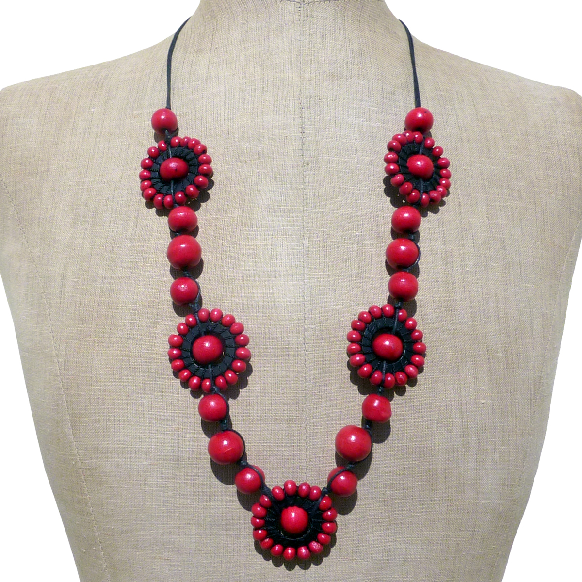 Collier Soleil Rouge et noir original en perles de bois  - Artisanat de Bali