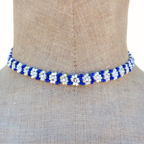 Collier fleurs en perles de rocaille Bleu et Blanc Artisanal