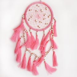 Petit dreamcatcher en perles et pompons couleur rose saumon