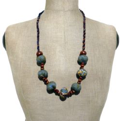 Collier Style Ethnique Perles Bois et Perles en Tissu Batik