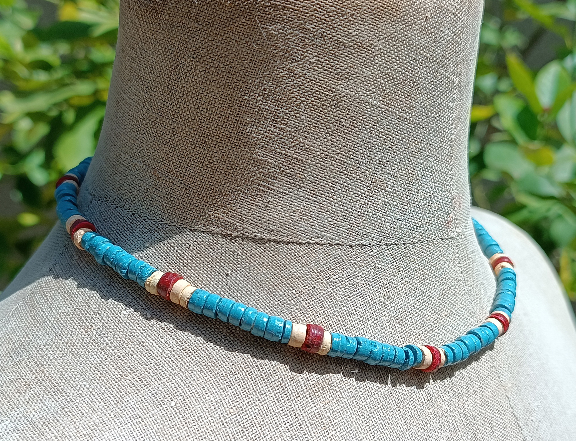 Collier Surfeur Original Perles en Noix de Coco Bleu Beige Rouge