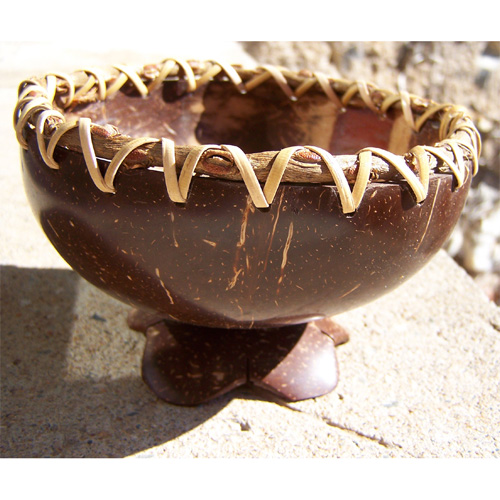 Bol coupelle en noix de coco sur pied Décor en rotin et bois