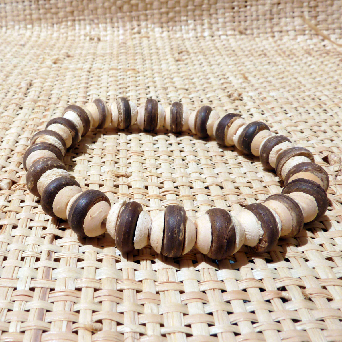 Bracelet surf perles en noix de coco Marron et beige Homme ou Mixte