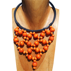 Collier Original Orange Plastron Perles Rondes en Bois 