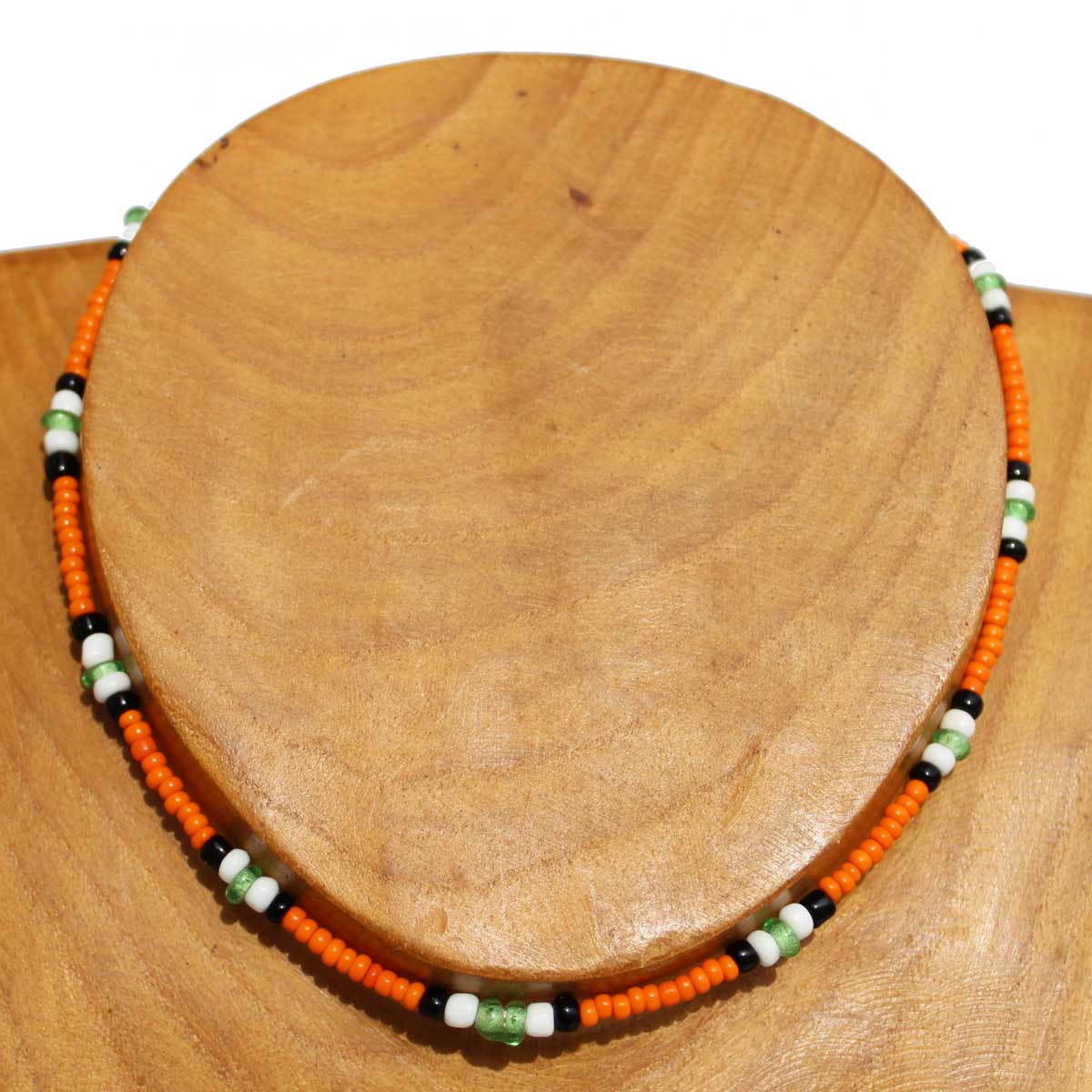 Collier ras de cou un rang de Rocaille & Verre Orange Noir Blanc Vert
