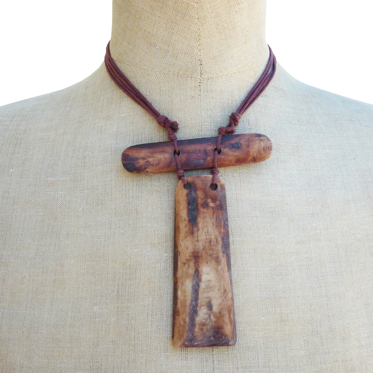 Collier Totem Ethnique original en Os teinté Artisanat Indonésien