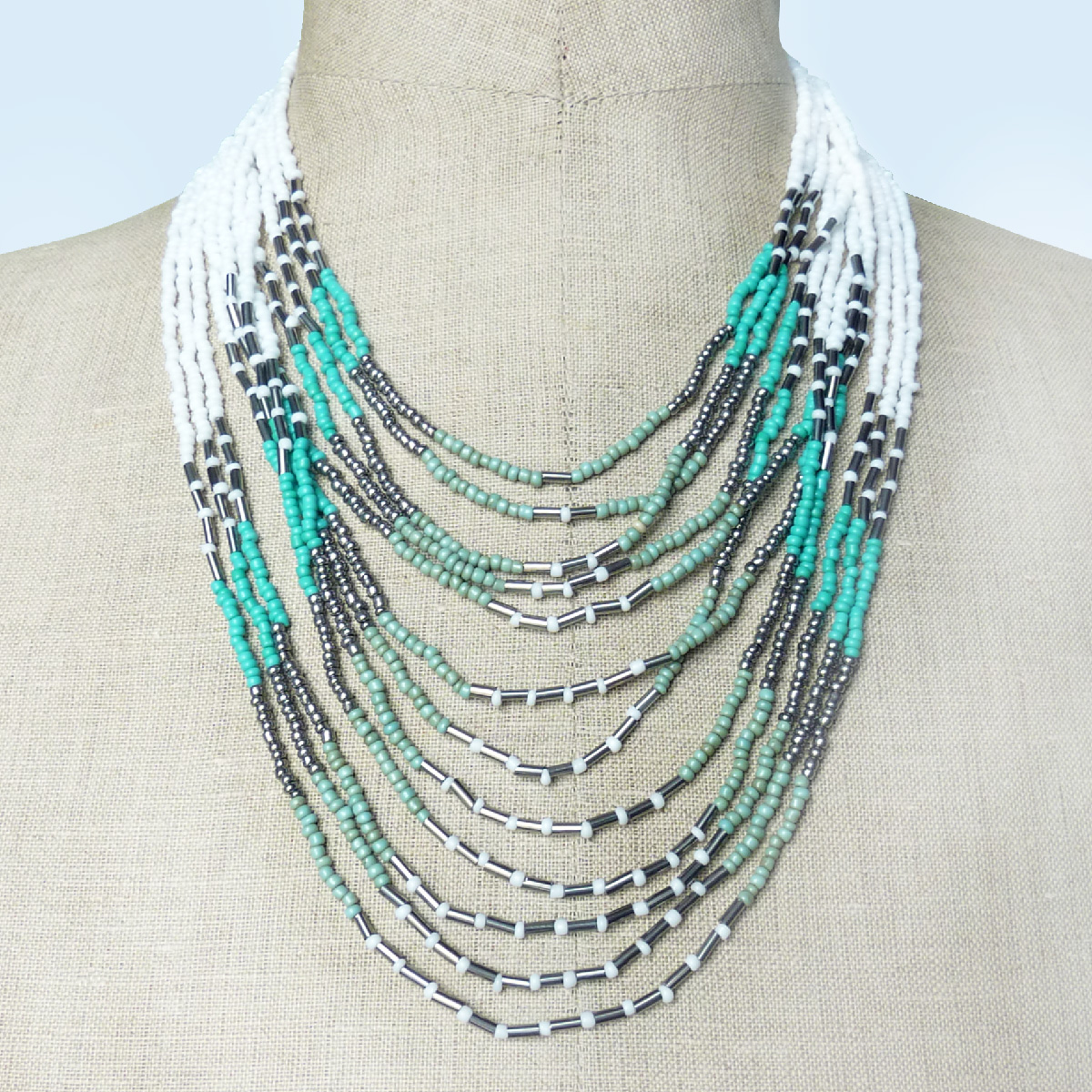 Collier rangs de perles de rocaille couleur blanc vert gris métal