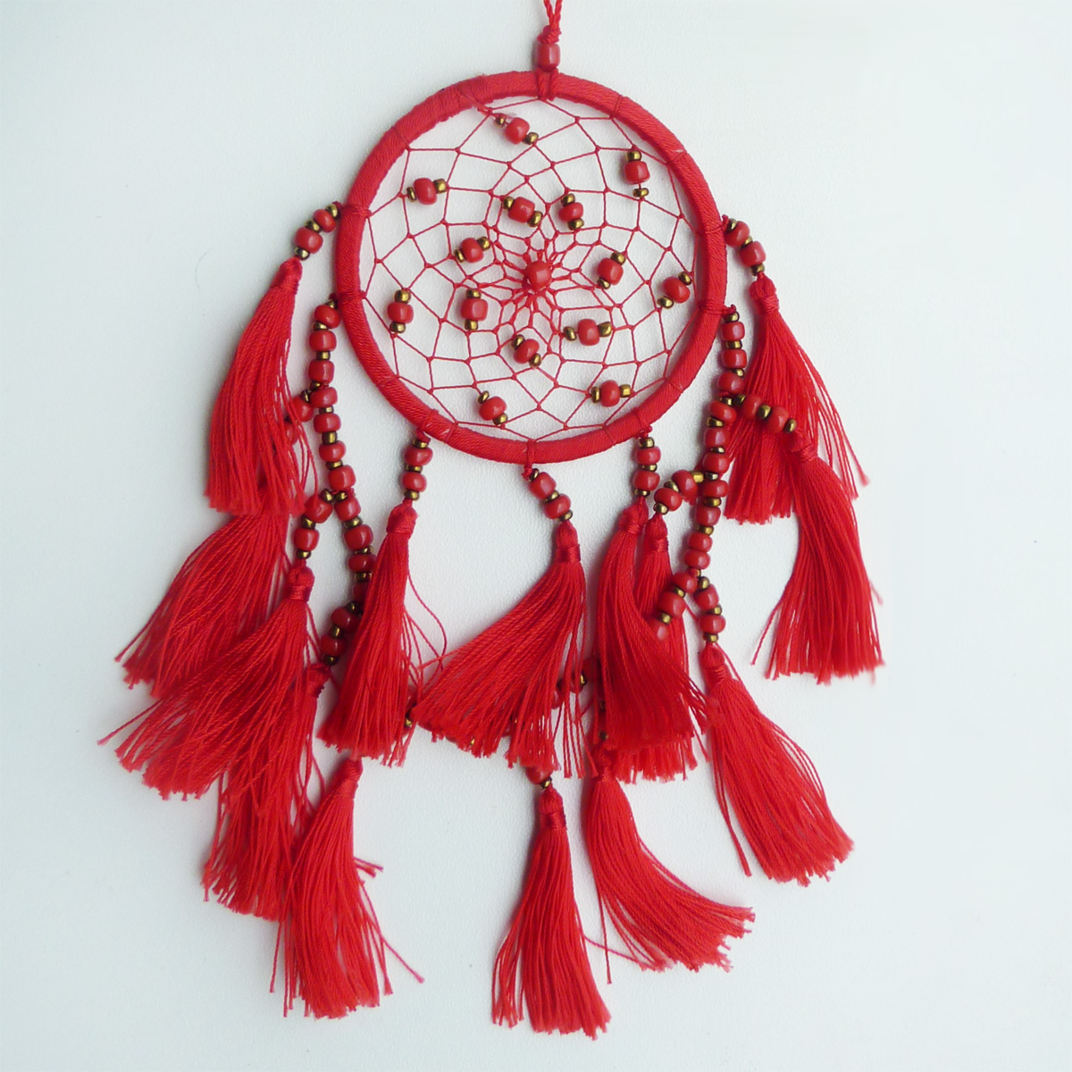 Petit dreamcatcher en perles et pompons couleur rouge