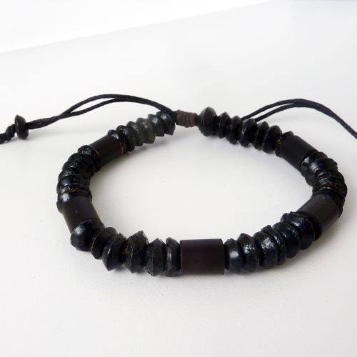 Bracelet noir ajustable en perles en noix de coco et bambou