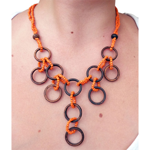 Collier Anneaux en noix de coco et perles de rocaille oranges