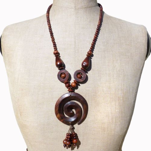 Collier en Bois original Spirale perles et breloque en bois brun