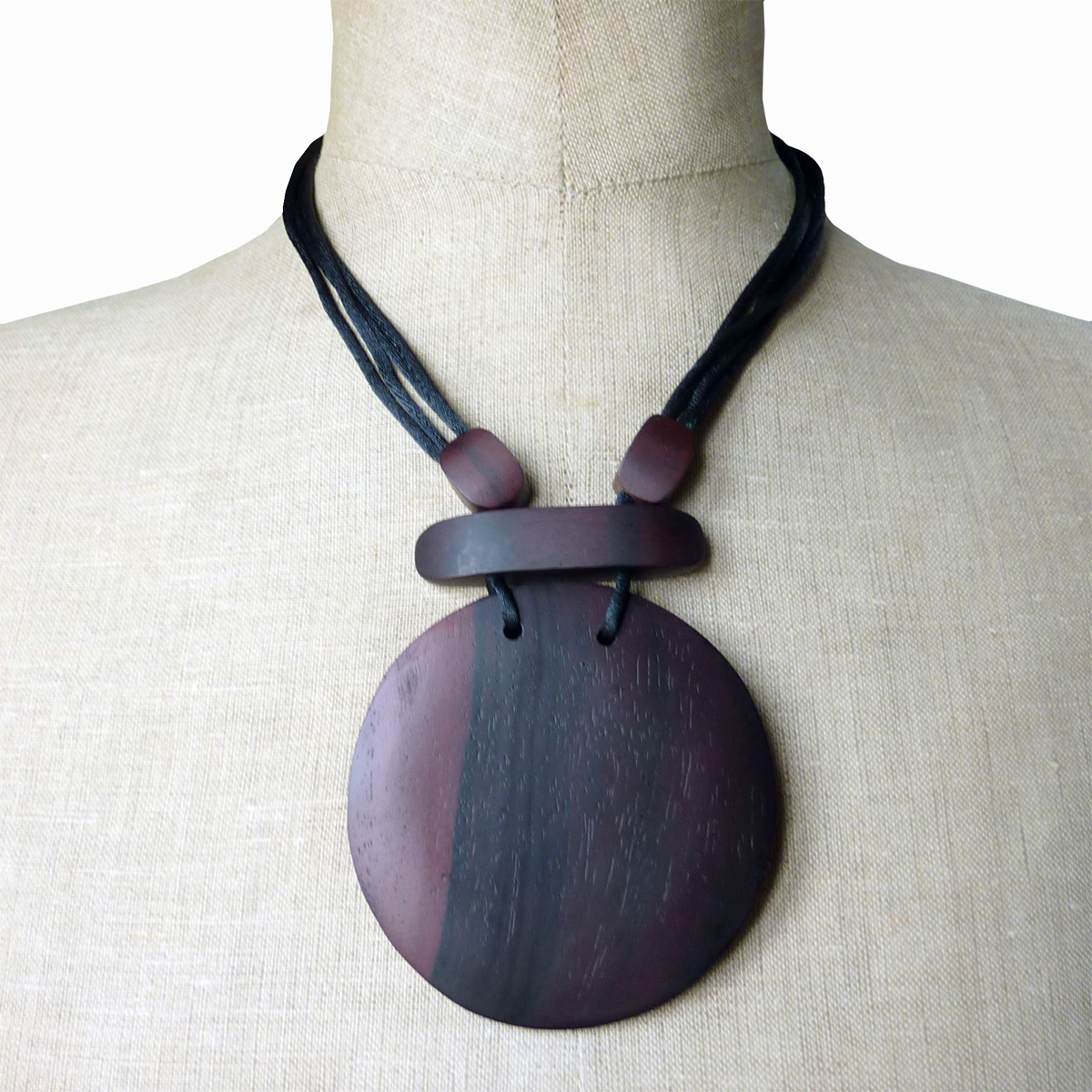 Collier en bois Original grand Pendentif rond en bois teinté