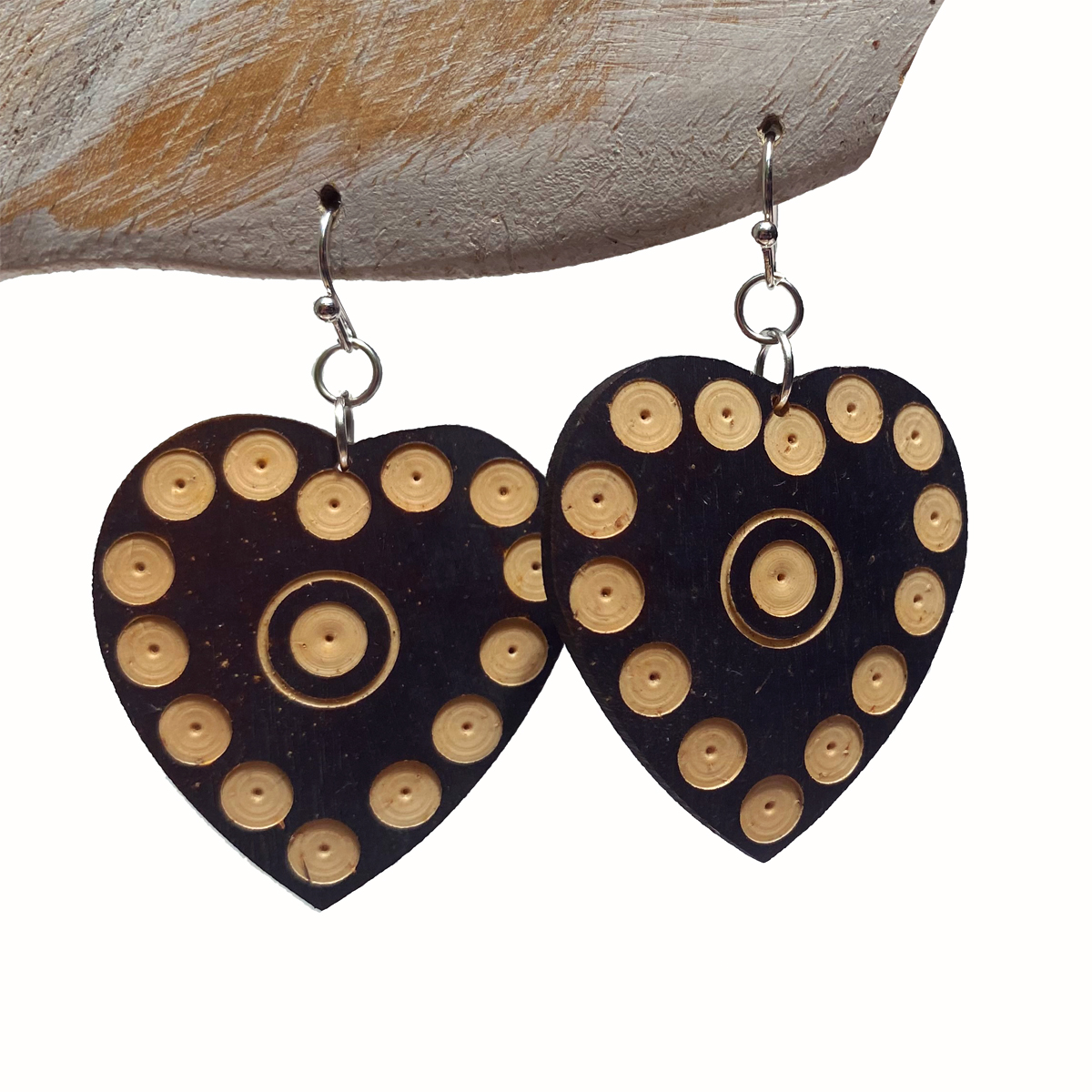 Boucles d'Oreilles Originales Coeurs en Noix de Coco gravée