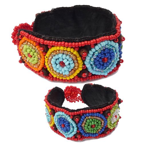 Bracelet artisanal rouge et multicolore en perles de rocaille et perles en coco
