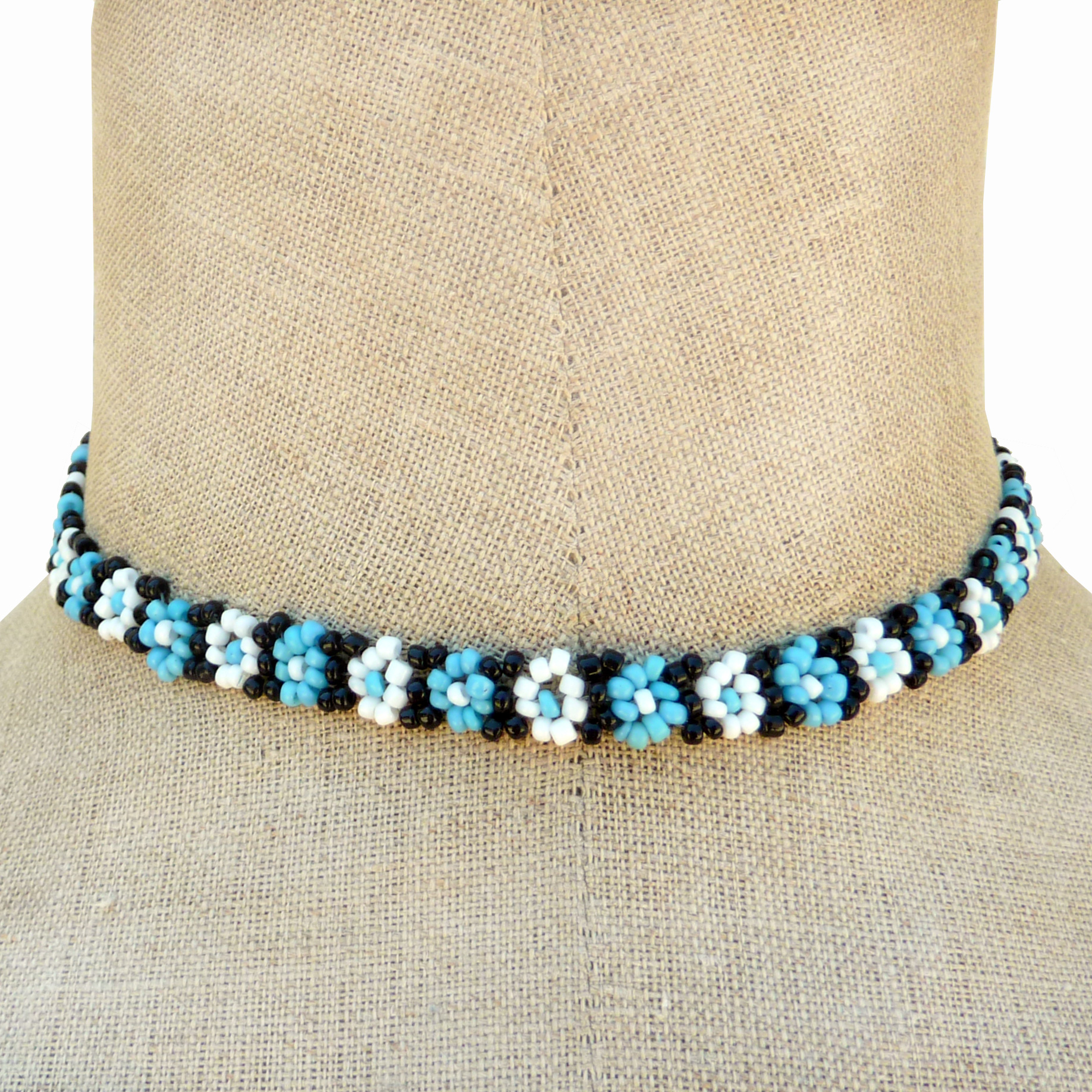 Collier fleurs en perles de rocaille Bleu Blanc Noir Artisanat