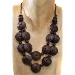 Collier perles en bois naturel sur cordon brun