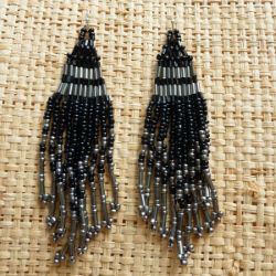 Boucles d'oreilles en perles de rocaille longues franges noir et argent